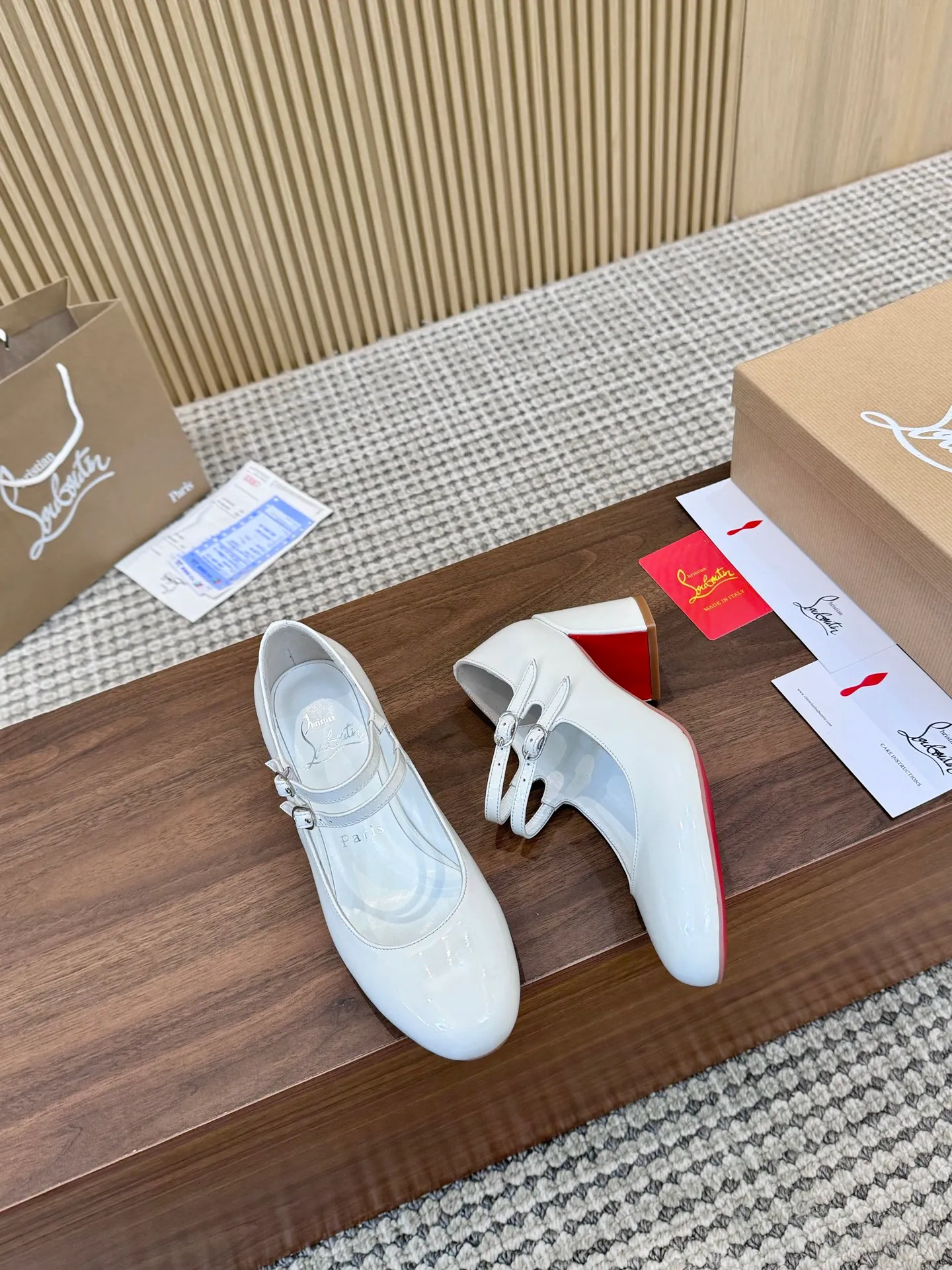 👟👟Ex-factory price 660👟👟 Christian Louboutin CL👠 "Patent Leather Series" Noble and luxurious, real blingbling✨ Real materials, all customized by the pattern maker, and the materials are made of original customized materials to achieve the taste of the original. 6 color options💍Upper: imported 👉cow patent leather💪 Inner: sheepskin feet/lining Size: 34-40.41.42 Heel height: 6.5cm Genuine leather sole